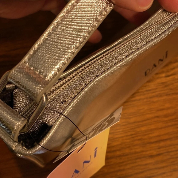 Danielle Nicole Minnie Mouse handbag - Picture 6 of 9